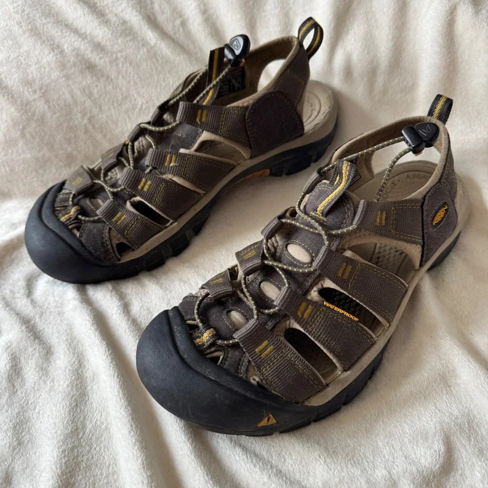 Keen Newport H2 Sandals 11 Brown Waterproof Hiking Gorpcore Outdoorsy